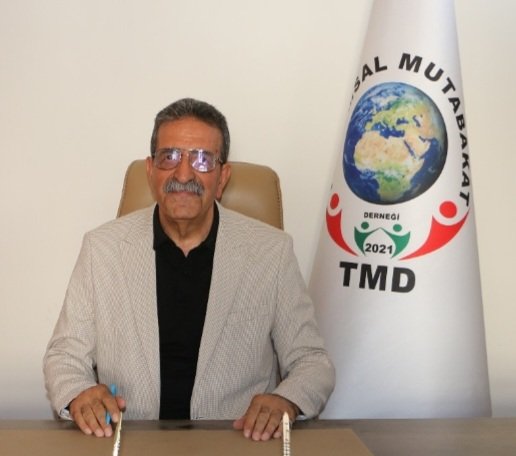 Türkiye Büyük Millet Meclisi, kurucu bir Meclis gibi çalışmaya başlarsa, sivil bir anayasa yapabilir. Yoksa,var olan zihniyet ile bu işi yüzyılda beceremez.