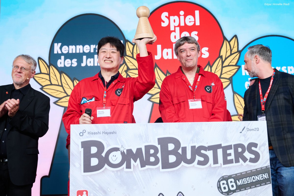 ボードゲームの世界最高峰の賞とされる「ドイツ年間ゲーム賞」に🇯🇵のゲームデザイナーが制作した「ボムバスターズ」が選ばれました㊗️🎉
なんと日本人がこの賞を受賞するのは初めて！
世界的に見てもドイツはボードゲームが盛んですが、日本でもその人気が急速に高まっているのはとても嬉しいことです☺️