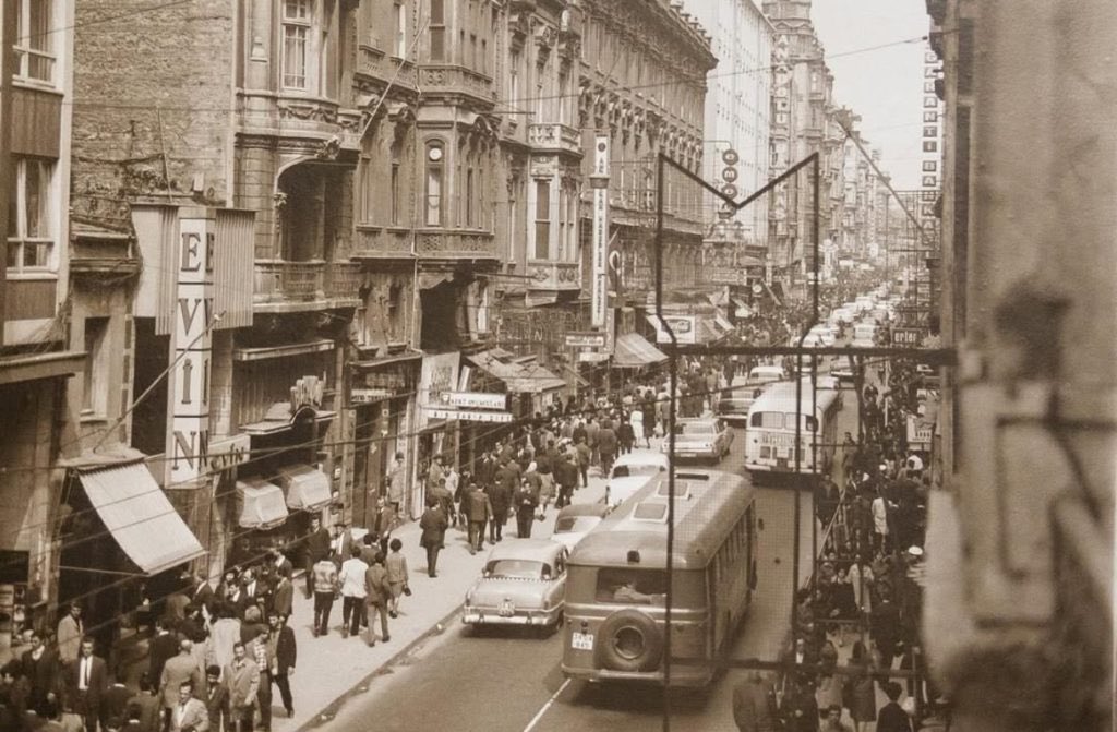 Kontrast Dergi (@kontrast_dergi) on Twitter photo SERGİ | İstanbul, İBB Taksim Sanat, Faik Şenol – Şehrin Hafızası
<a href="/ibbtaksimsanat/">ibbtaksimsanat</a>
kontrastdergi.com/sergi-istanbul…
#kontrastdergi #ibbtaksimsanat #faikşenol #şehrinhafızası SERGİ | İstanbul, İBB Taksim Sanat, Faik Şenol – Şehrin Hafızası
<a href="/ibbtaksimsanat/">ibbtaksimsanat</a>
kontrastdergi.com/sergi-istanbul…
#kontrastdergi #ibbtaksimsanat #faikşenol #şehrinhafızası