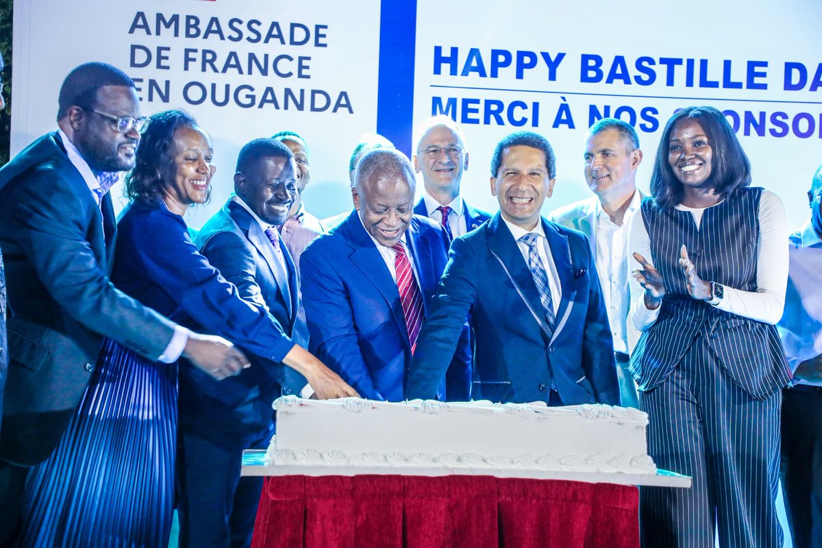 FrenchEmbassyUg's tweet image. Yesterday the French Embassy in Uganda organized a reception at the Résidence de France to mark Bastille Day. This 2025 edition wa attended by more than 400 people 🇺🇬🤝🇫🇷 🎉
#BastilleDay #14July