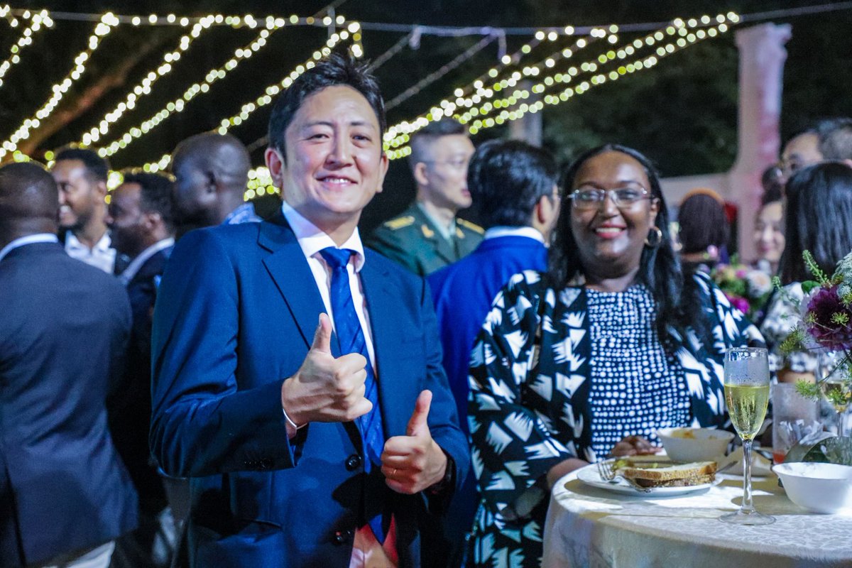 FrenchEmbassyUg's tweet image. Yesterday the French Embassy in Uganda organized a reception at the Résidence de France to mark Bastille Day. This 2025 edition wa attended by more than 400 people 🇺🇬🤝🇫🇷 🎉
#BastilleDay #14July