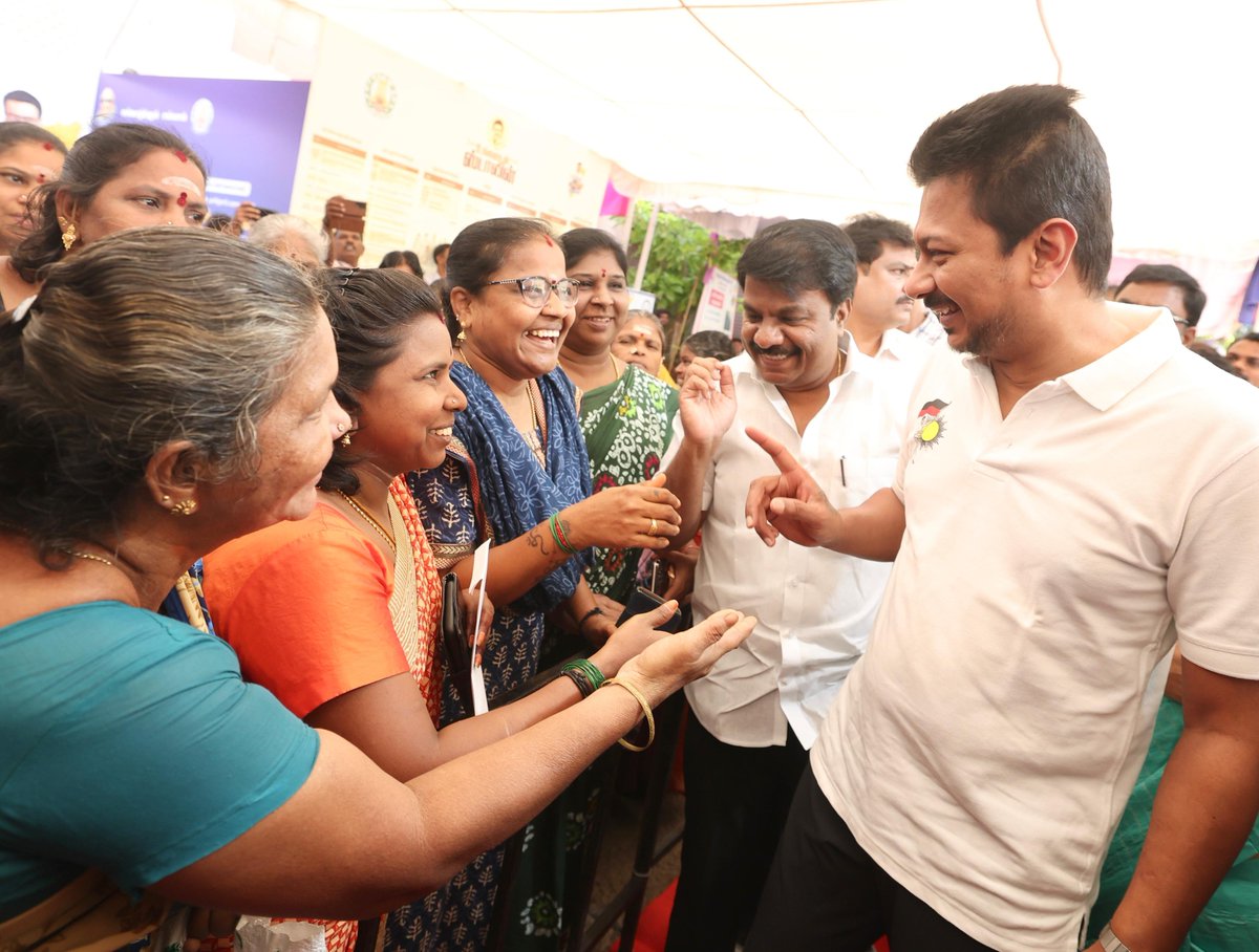 Udhay (@udhaystalin) on Twitter photo அரசின் சேவைகள் மக்களின் வீடுகளுக்கே சென்றடைய வேண்டும் என்று அறிவிக்கப்பட்ட திட்டம் #உங்களுடன்_ஸ்டாலின்.
இத்திட்டத்தின் கீழ், 10 ஆயிரம் சிறப்பு முகாம்கள் தமிழ்நாடு முழுவதும் இன்று தொடங்கி பல கட்டங்களாக நடைபெற இருக்கின்றன.
மாண்புமிகு முதலமைச்சர் <a href="/mkstalin/">M.K.Stalin</a> அவர்கள், கடலூர் மாவட்டம் அரசின் சேவைகள் மக்களின் வீடுகளுக்கே சென்றடைய வேண்டும் என்று அறிவிக்கப்பட்ட திட்டம் #உங்களுடன்_ஸ்டாலின்.
இத்திட்டத்தின் கீழ், 10 ஆயிரம் சிறப்பு முகாம்கள் தமிழ்நாடு முழுவதும் இன்று தொடங்கி பல கட்டங்களாக நடைபெற இருக்கின்றன.
மாண்புமிகு முதலமைச்சர் <a href="/mkstalin/">M.K.Stalin</a> அவர்கள், கடலூர் மாவட்டம்