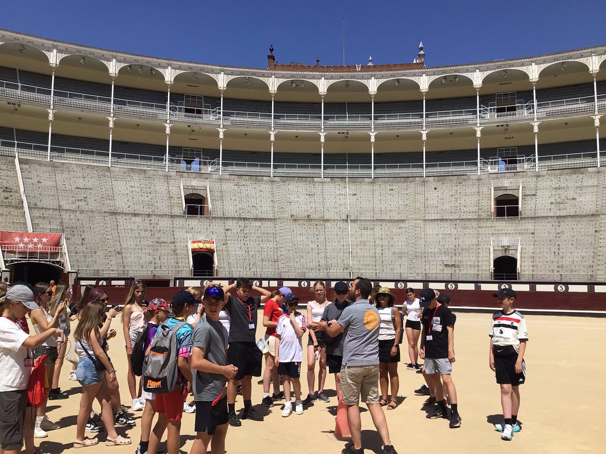 Some familiar (and surprising not that sleepy) faces from the bull ring!