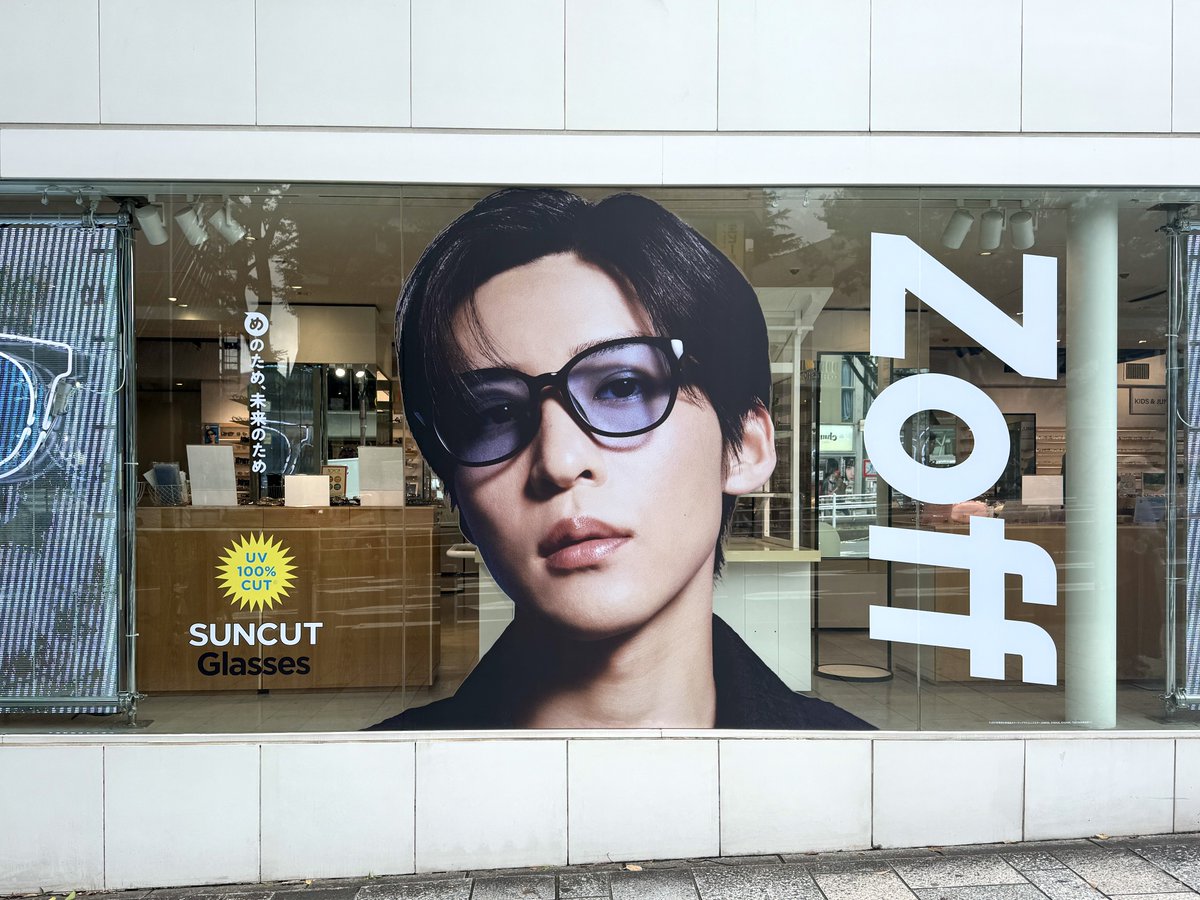 目黒蓮　Zoff　ポスター　B. Zoffのグローバルブランドアンバサダー目黒蓮さんが秋の装いに