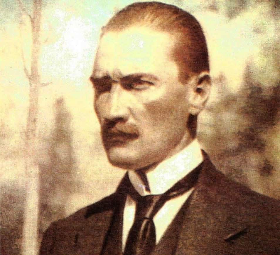 Destan yazan kahramam mı arıyorsunuz !?

Kandırılmamış ve kandırmamış birini mi arıyorsunuz !??

Ellerinizle besleyip, büyüttüğünüz "FETÖ" ve çıkar ilişkilerinizin bozulması asla destan değildir !

Tarihe eşsiz bir destan yazan Mustafa Kemal Atatürk'e sonsuz minnetle..