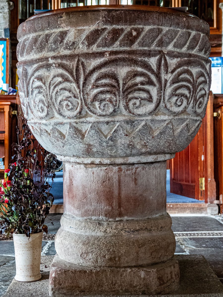 DevonChurchLand's tweet image. South Brent Norman font. This design is common around the area, and is thought to have come from a workshop in Paignton