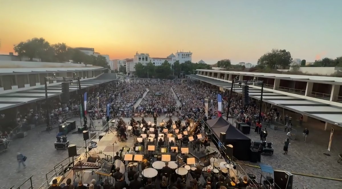 Hier soir a été une soirée exceptionnelle, marquée par la célébration du 14 juillet à l'hôtel de ville de Montpellier. Nous avons eu le plaisir d’accueillir près de 400 nouvelles citoyennes et citoyens naturalisés lors d'un banquet remarquable, suivi de quelques visites