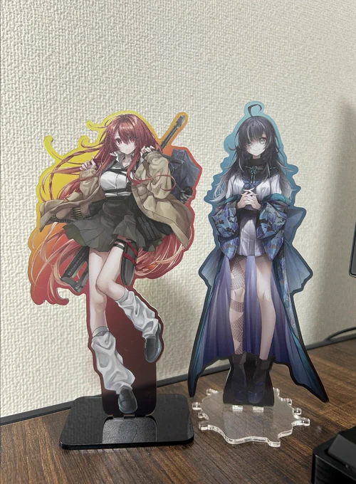 焔ちゃんアクスタ届いた!存在感凄い!! 黒蛇ちゃんとサイズは一緒です!