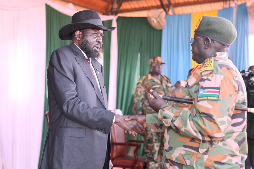 SouthSudanGov's tweet image. President #Kiir directed the new #SSPDF Chief of Defence Forces Gen. Dau Aturjong Nyuol, to embody integrity, neutrality, and a commitment to reforms, pledging full support for efforts aimed at modernizing the force.

📍SSPDF GHQ - Juba, South Sudan