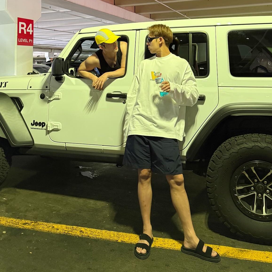 민규 지프차만함....  (이때까지 다리가 말짱한데요 큼큼