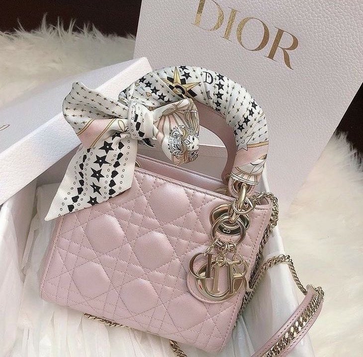 i really really love pink 😍💗💖💕💘💞💓💗💝🩷

i mean, this pink :