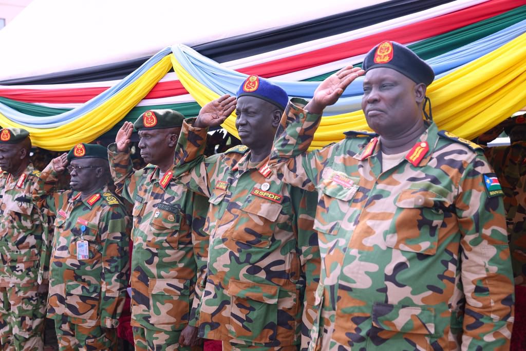 SouthSudanGov's tweet image. President #Kiir issued a stern warning against military interference in politics, stressing that the #SSPDF must remain a neutral force, loyal only to the flag and the Constitution, not to individuals or political parties. 

📍SSPDF GHQ - Juba, South Sudan