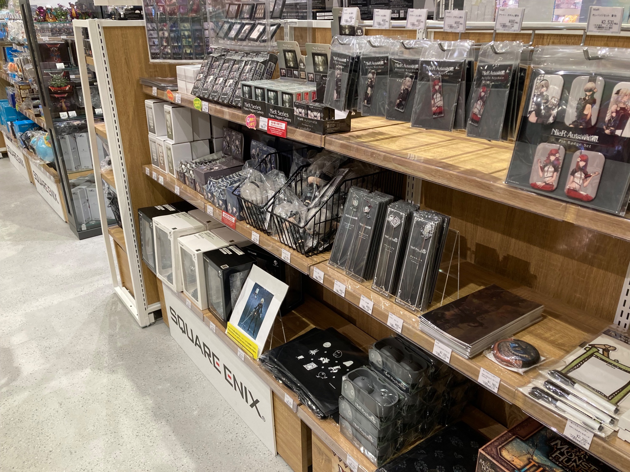 ドラクエ　FF スクエニ　クリスタル　非売品　販促グッズ　置物　オブジェ ドラクエ FF スクエニ クリスタル 非売品 販促グッズ 置物 オブジェ