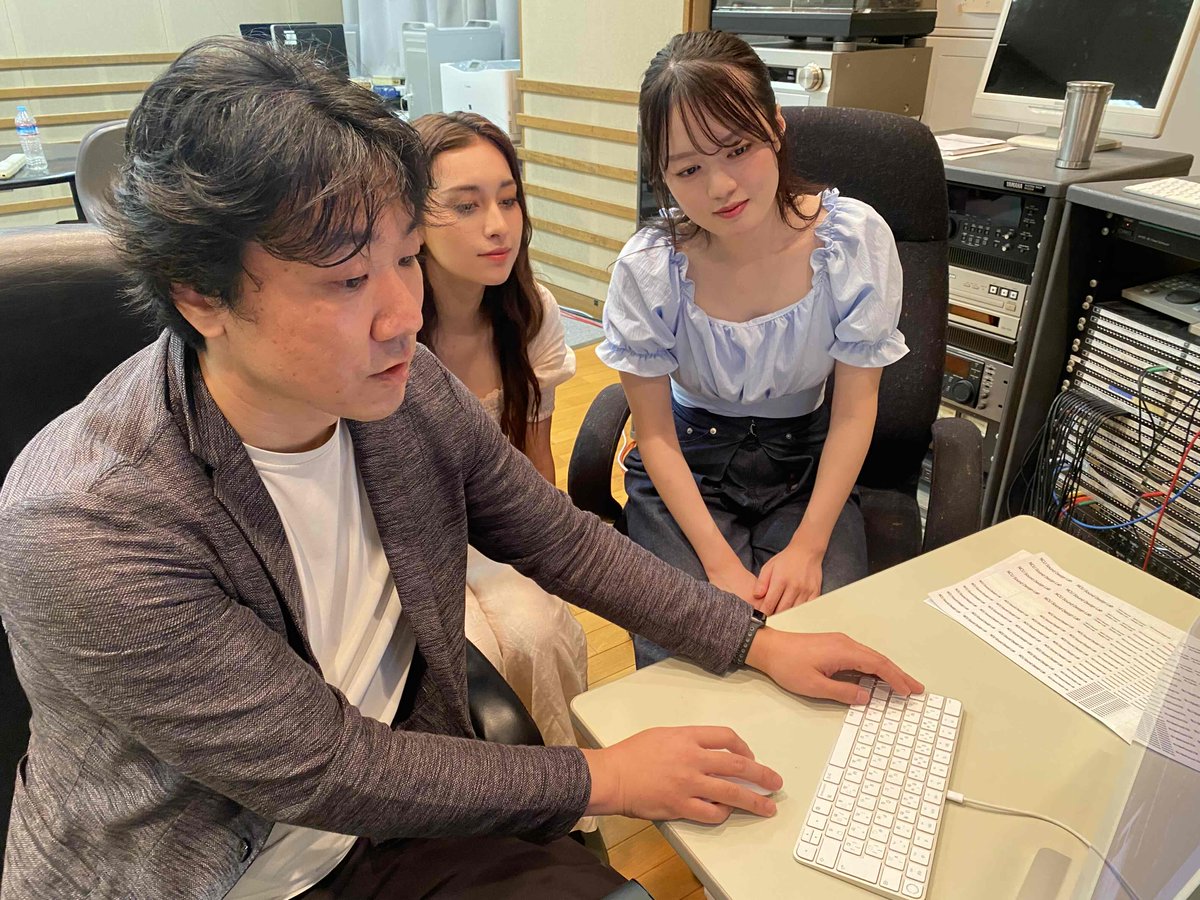 【アクティブラーニング😆】広報BREAD編
芸術工学部の学生が、プロのカメラマン（本学卒業生）、モデルと共に映像制作を行いました！映像の企画も編集も、学生が主体😃BREADも学生時代にこんな講義を受けたかった！😆完成した映像は芸術工学部WEｂサイトに掲載予定です👏
＃名市大 ＃芸術工学部 ＃芸工
