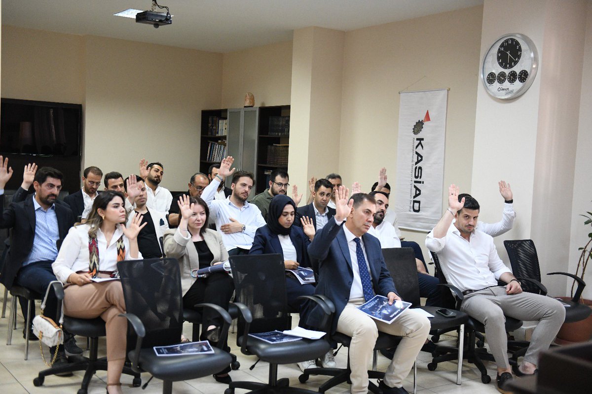 Kahramanmaraş Sanayici ve İşsanları Derneği (KASİAD) 15. Olağanüstü Genel Kurul toplantısı, 14 Temmuz 2025 Pazartesi günü kendi hizmet binamızda gerçekleşti.