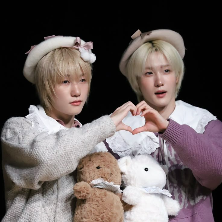 piwonbakery's tweet photo. 🖇️ soulseob are here to deliver treats to @Lovemeeformee !

~ Happy birthday sweet girl, you're one of my favorite moots and I feel so so soo comfortable with you. I'm always here to talk if u want to I hope u have the best birthday ever ily sm -A https://t.co/PFybi8bzRB
