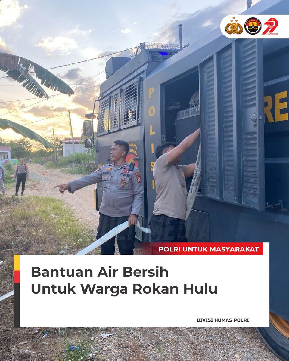 ResNgawi's tweet photo. Polri melalui Polres Rokan Hulu (Rohul) Polda Riau mendistribusikan bantuan air bersih kepada warga di Kabupaten Rohul. Bantuan ini diberikan bagi masyarakat sudah kesulitan mendapatkan air bersih. Terus Berikan Dedikasi Dalam Pengabdian dengan #TotalitasBerikanPelayanan https://t.co/HmWLuSEqnU