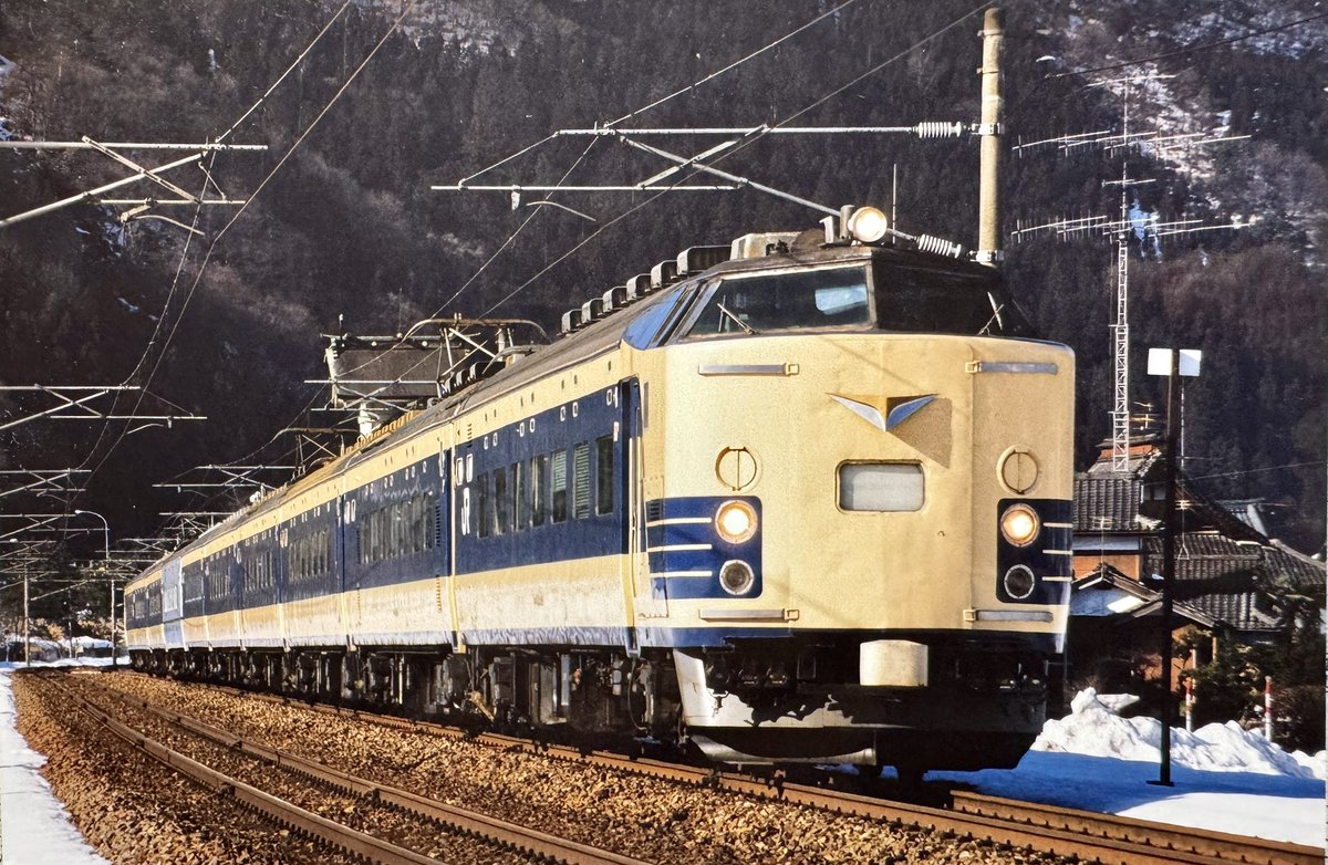 懐かしの写真😆
詳細不明😑583系🔵10B
＊JR西日本旧塗装1B
南今庄ー今庄 #北陸本線
🤔1995年3月📷