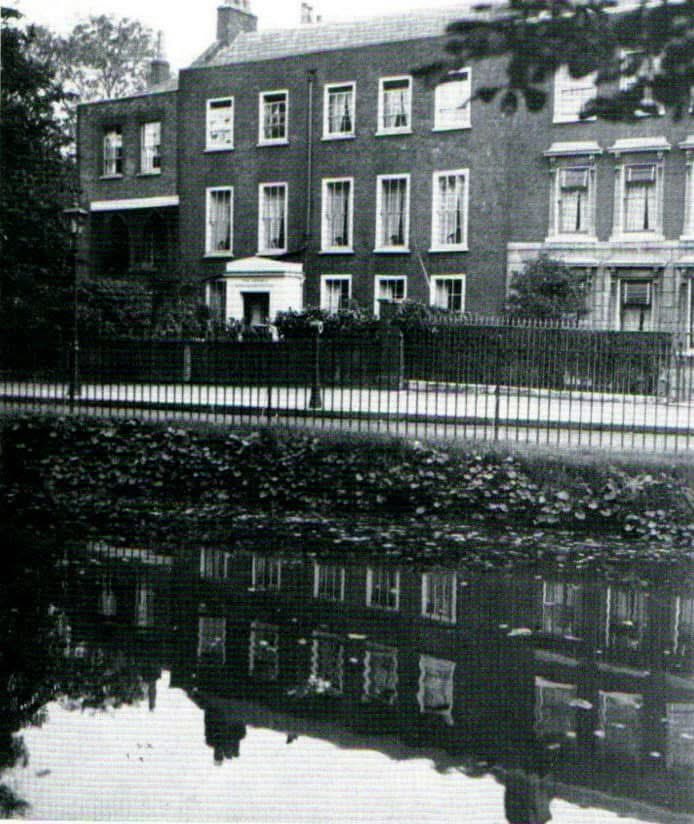 HistoryOfStokey's tweet image. Grange House, 229 Stoke Newington Church St. Part of affluent Paradise Row. It was demolished and the flats that were built on the site retained the name. This view from Clissold Park shows the New River before this section was drained in 1958.