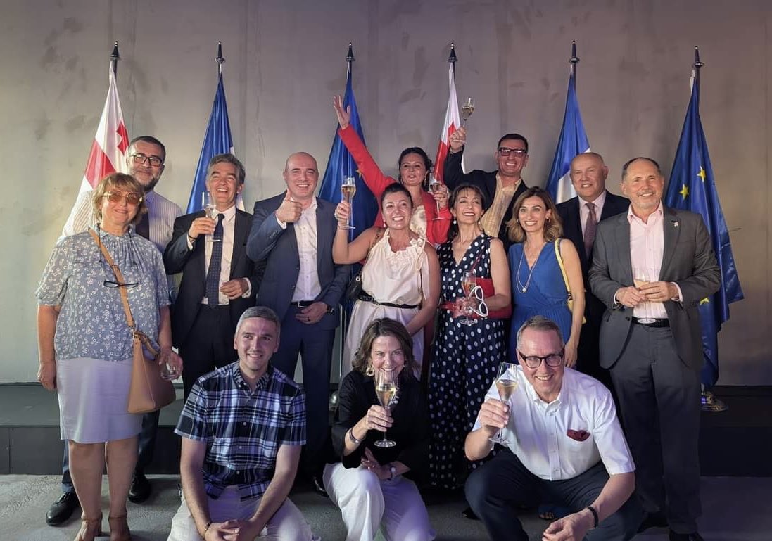 Shalva Tsiskarashvili (@tsiskarashvili) on Twitter photo #BastilleDay celebration in #Georgia 🇬🇪
My sincere thanks to Ambassador <a href="/Sherzag/">Sheraz Gasri 🇫🇷🇬🇪</a> & her diplomatic team for hosting such a wonderful reception on the occasion of the #FêteNationale 🇫🇷
#14Juillet #BastilleDay celebration in #Georgia 🇬🇪
My sincere thanks to Ambassador <a href="/Sherzag/">Sheraz Gasri 🇫🇷🇬🇪</a> & her diplomatic team for hosting such a wonderful reception on the occasion of the #FêteNationale 🇫🇷
#14Juillet