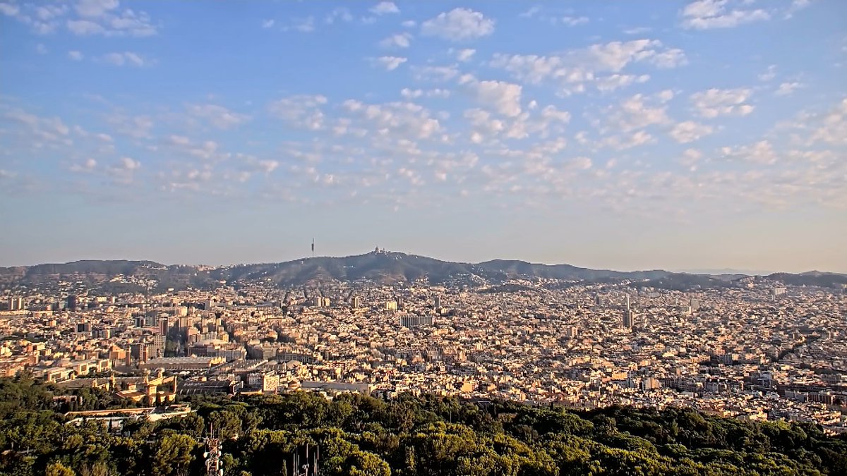 🦀 Jornada radiant i de ple estiu amb nuvolades de tarda.
📈 Ara mateix tenim 27ºC al Poblenou i un 64% d'humitat.
👉 Sense canvis rellevants pel que fa al termòmetre a mitjà termini
📕 beteve.cat/medi-ambient/p…