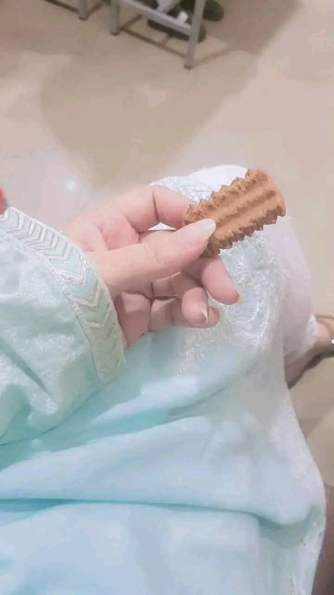 زمانے بدل گئے نہیں بدلا تو candy بسکٹ کا ٹیسٹ نہیں بدلا۔۔❣️
(Tasveer facebook se le gai)