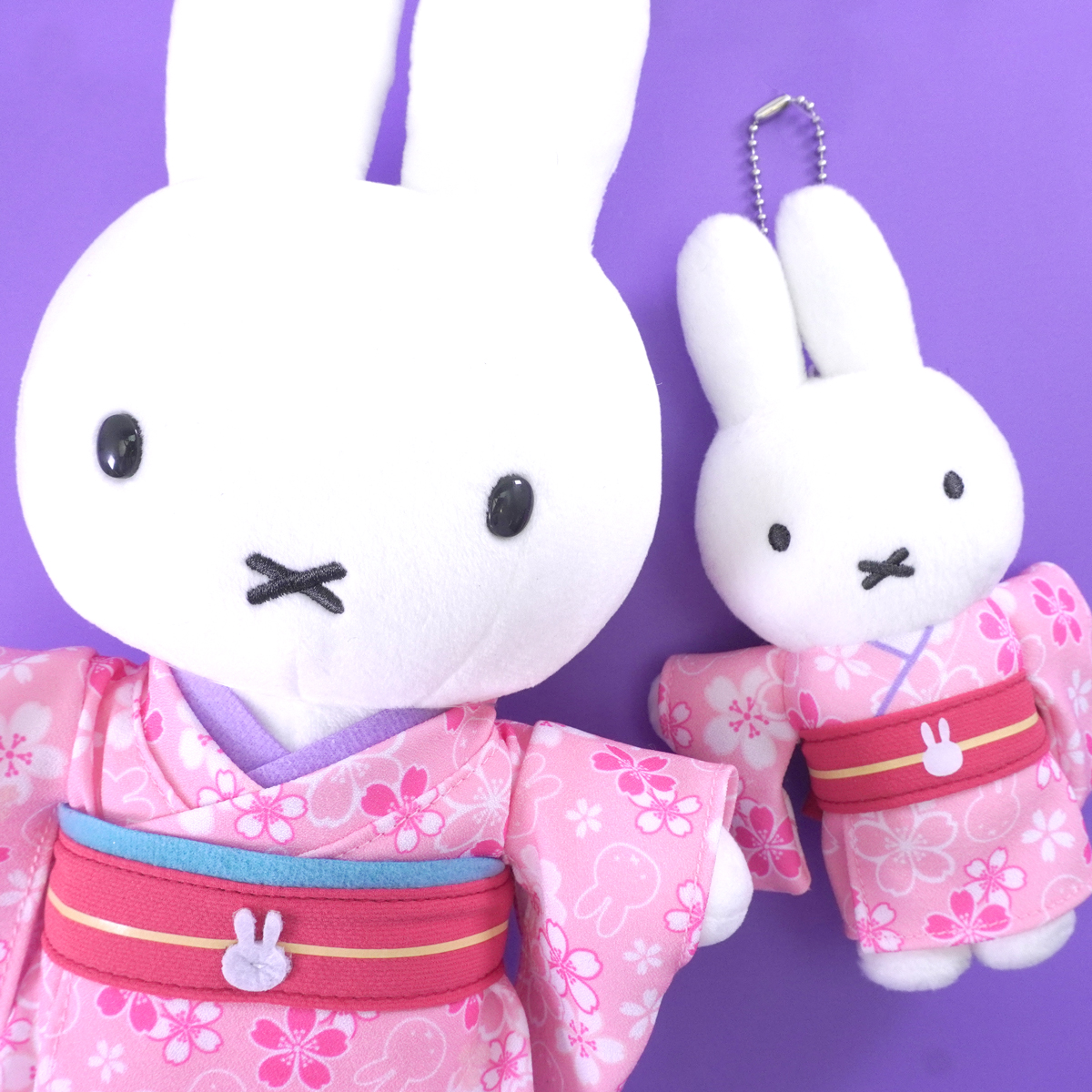 miffy_style_t's tweet image. ●好評発売中♪miffy style限定ジャパネスクミッフィーぬいぐるみ&マスコット さくら●
桜とミッフィーフェイスデザインの着物がキュートなぬいぐるみとマスコットが好評発売中です♪
▼詳しくはこちら
store.shopping.yahoo.co.jp/miffystyle-onl…