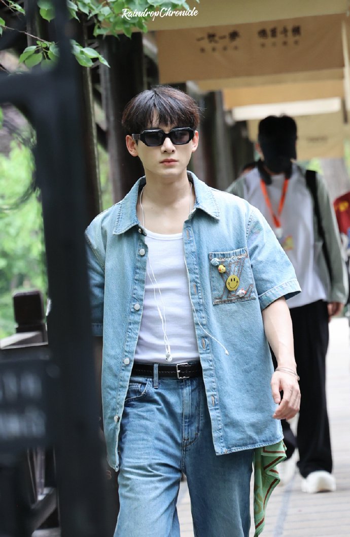 [📸250715]

Cool boy out of the street 😎

©️RaindropChronicle_姚琛
#YAOCHENxShiningSummerS2 
#YAOCHEN #姚琛 #야오천 #เหยาเชิน