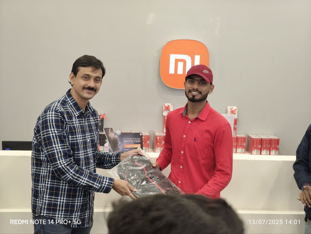 saurabhkad77976's tweet image. Feeling happy to receive this amazing gift from the MiFC Pune 9th Anniversary Photography Contest! *🎊💫
Big thanks to @XFCPune, Presidents Mauli & Sidharth, Xiaomi India Sales & Service Team for this lovely surprise!🙌🙏
#XFCPune
#Xiaomilndia #RedmiIndia
