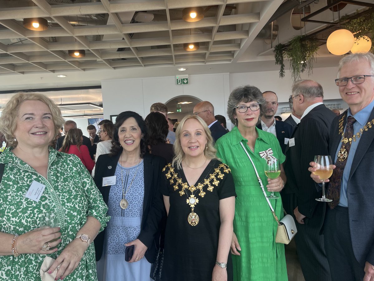 Jane_Brophy's tweet image. Good to invited as Mayor of Trafford to met many interesting people at the Networking Reception with the Ambassadors of the EU. The event celebrated the rich European connections of Greater Manchester, a city with a long history of international cooperation and cultural exchange.