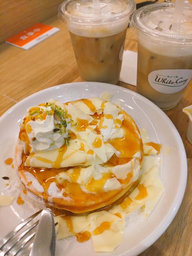 toya12_kp's tweet image. 大阪の予想気温見て公演ギリギリまで梅田で過ごそうと買い物やカフェをハシゴした結果ジンくんのガチャは売り切れていた…
あとブルーインパルス見えましたほんの一瞬(爆速)