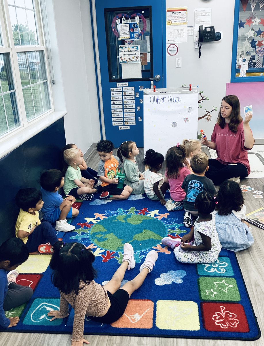 santoshcpcs's tweet image. “Why” is a powerful word—even when you’re 2. 💬 Here, our Stingray friends used who, what, when, where and why to design their own journey to the stars and discuss the elements of outer space! 🪐🔭☄️🚀

Remember, critical thinking starts early!

#goddard #wonderoflearning...