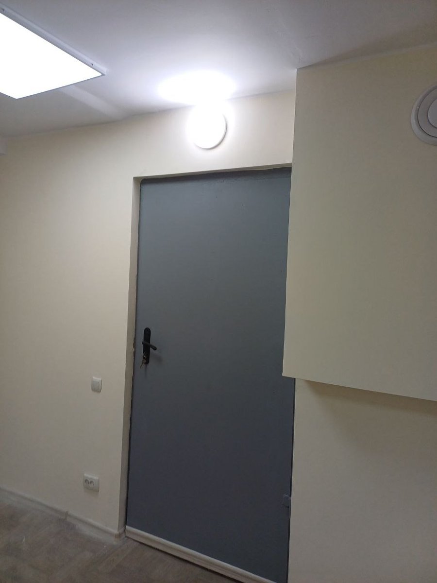 RedCrossUkraine's tweet photo. 🛠️ In #Zaporizhzhia, the Ukrainian Red Cross restored shelters in 3 educational facilities, creating safer conditions for children & staff during air raids. This work, part of the #Winterisation Project with @danskrodekors, supports in-person learning & provides basic protection. https://t.co/1lBokMV01C