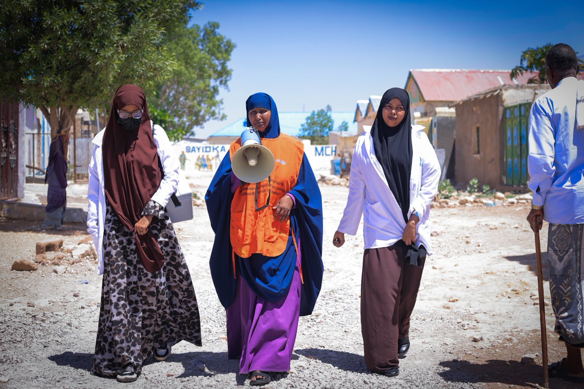 unicefsomalia's tweet image. A huge THANK YOU to all the dedicated social mobilizers in #Laascaanood who went door-to-door, shared vital information, and helped protect over 86,000 children during the recent vaccination campaign.
Your efforts are saving lives. @gavi