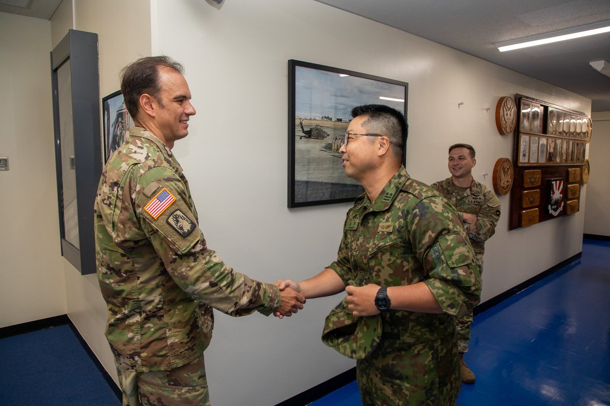 USARJ_PAO's tweet image. Lt. Col. Franck, commander, US Army Aviation Battalion - Japan welcomed Lt. Col. Shirato, commander, JGSDF 1st Aviation, and his team during their visit to Kastner Army Airfield on July 11.
@USFJ_J @USForcesJapan @USARPAC @INDOPACOM @DeptofDefense @USArmy @JGSDF_pr @Japan_GSDF