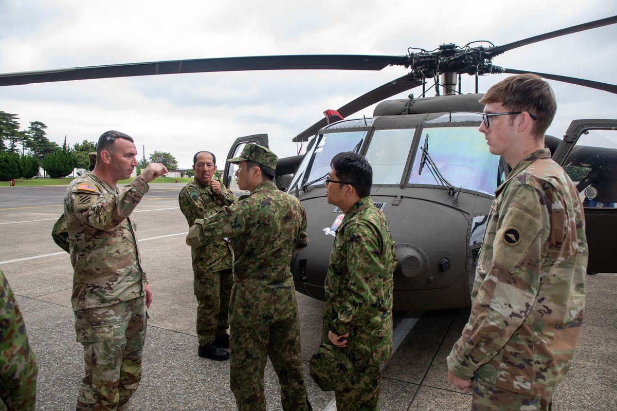 USARJ_PAO's tweet image. Lt. Col. Franck, commander, US Army Aviation Battalion - Japan welcomed Lt. Col. Shirato, commander, JGSDF 1st Aviation, and his team during their visit to Kastner Army Airfield on July 11.
@USFJ_J @USForcesJapan @USARPAC @INDOPACOM @DeptofDefense @USArmy @JGSDF_pr @Japan_GSDF