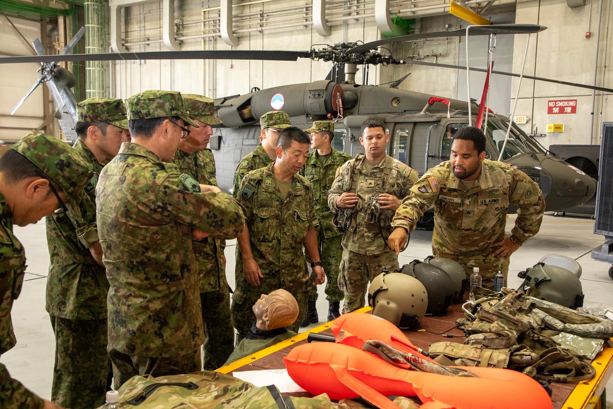 USARJ_PAO's tweet image. Lt. Col. Franck, commander, US Army Aviation Battalion - Japan welcomed Lt. Col. Shirato, commander, JGSDF 1st Aviation, and his team during their visit to Kastner Army Airfield on July 11.
@USFJ_J @USForcesJapan @USARPAC @INDOPACOM @DeptofDefense @USArmy @JGSDF_pr @Japan_GSDF