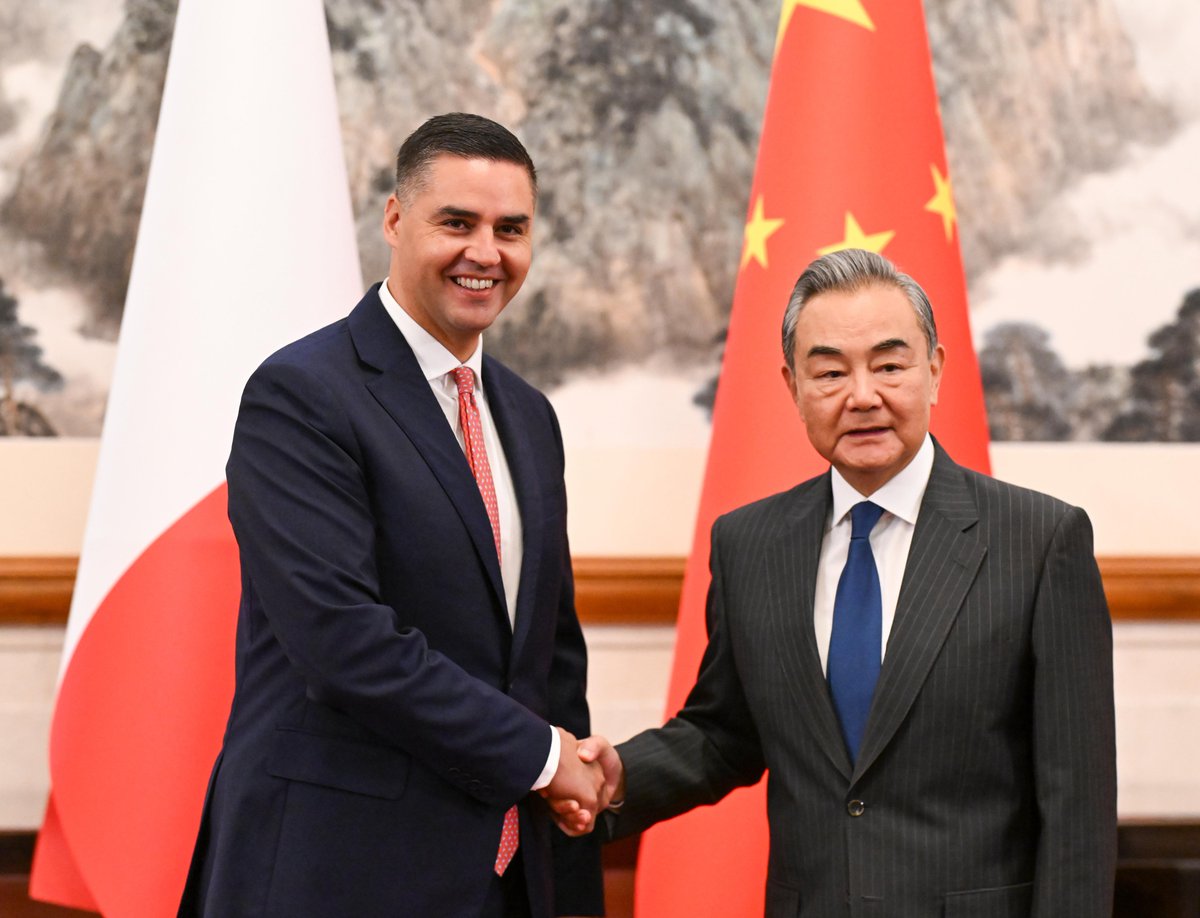 MFTMalta's tweet image. During his visit in Beijing @DeputyPMIanBorg met with Chinese Foreign Minister Wang Yi.
gov.mt/en/Government/…