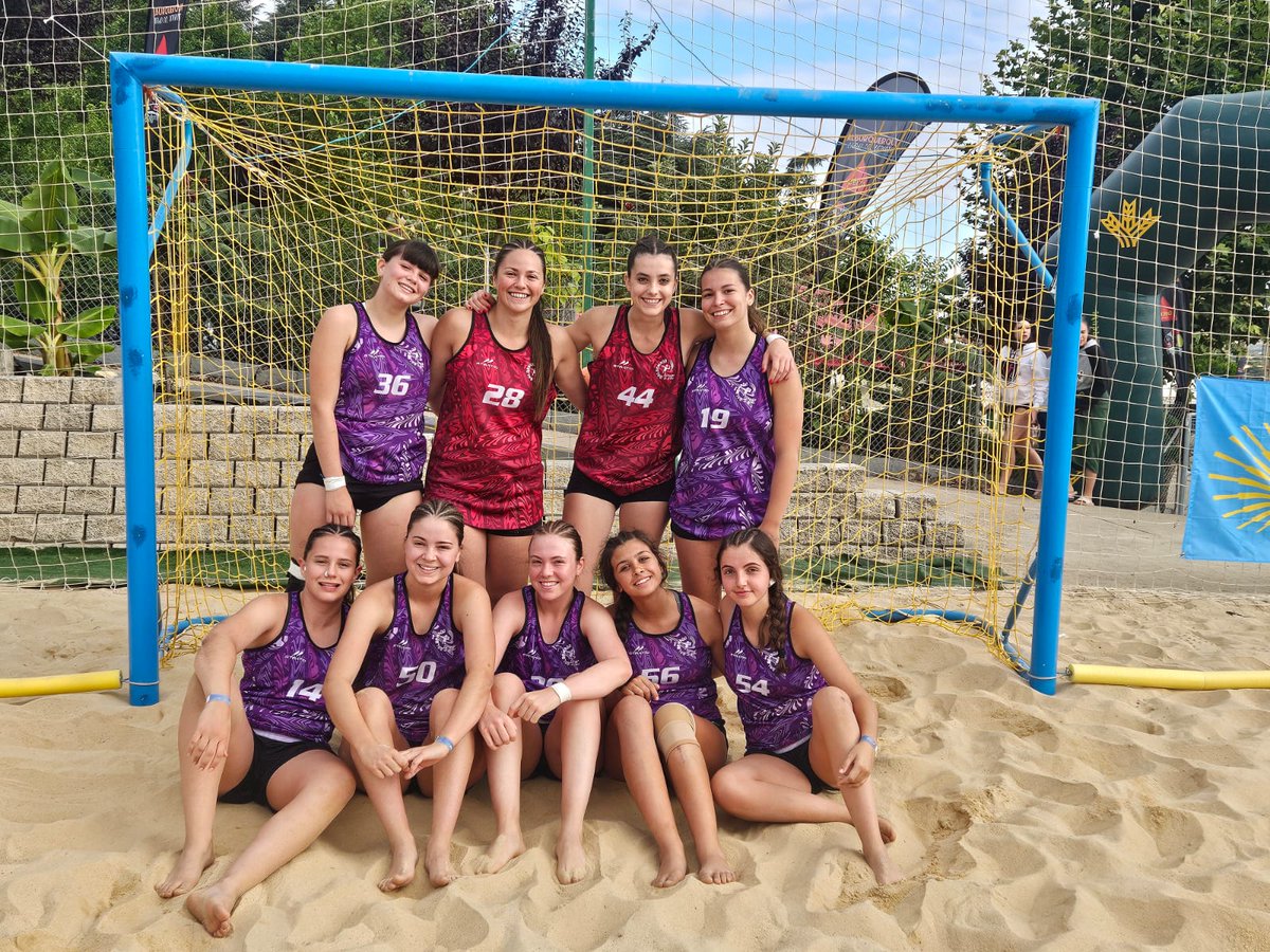 A pesar de que nuestros equipos juveniles cayeron en fase de grupos en Alburquerque, demostraron un muy buen nivel y estamos muy orgullosos de su participación en el torneo. ¡Enhorabuena, chicos! 💪🏼

#torrejónenelcorazón #balonmanomadrileño