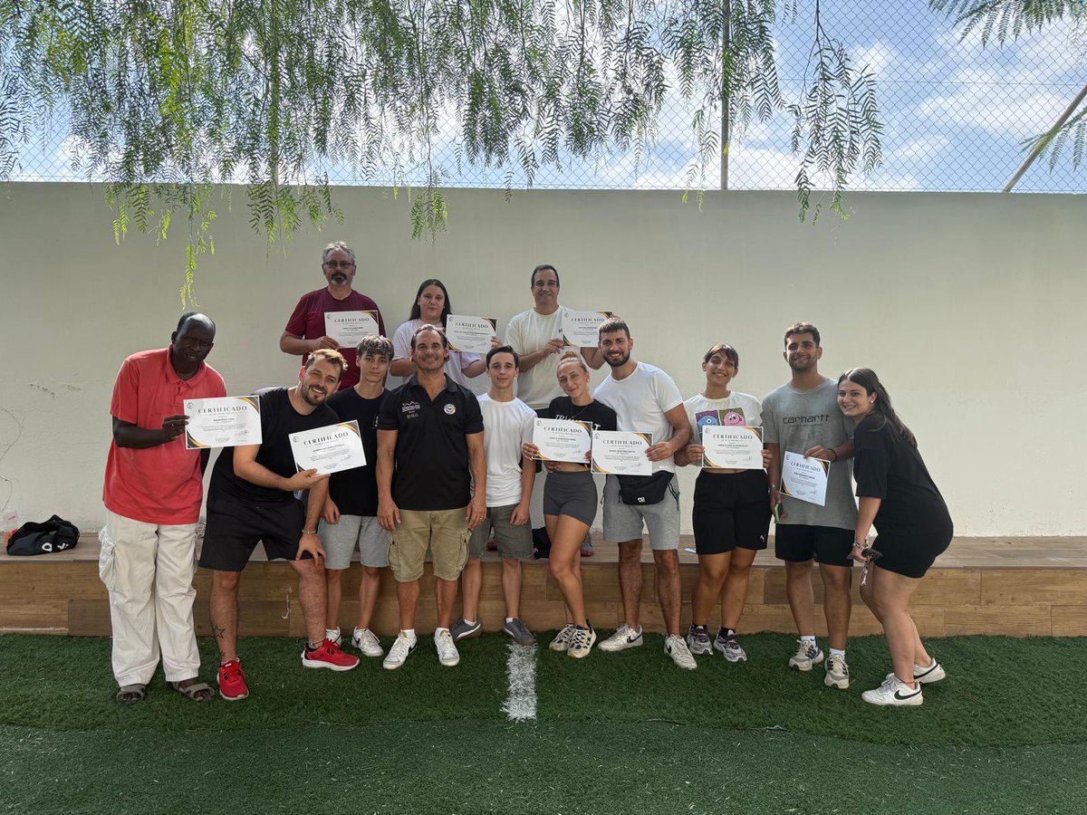 aNOESSO's tweet photo. En #Noesso hemos realizado una formación intensiva en Medidas de Seguridad, trabajando las contenciones físicas y emocionales desde un enfoque restaurativo y de cuidado.
Gracias al equipo por su dedicación y por seguir creciendo juntos cada día. 💪🛡️❤️ https://t.co/Z9Nmc5A8x2