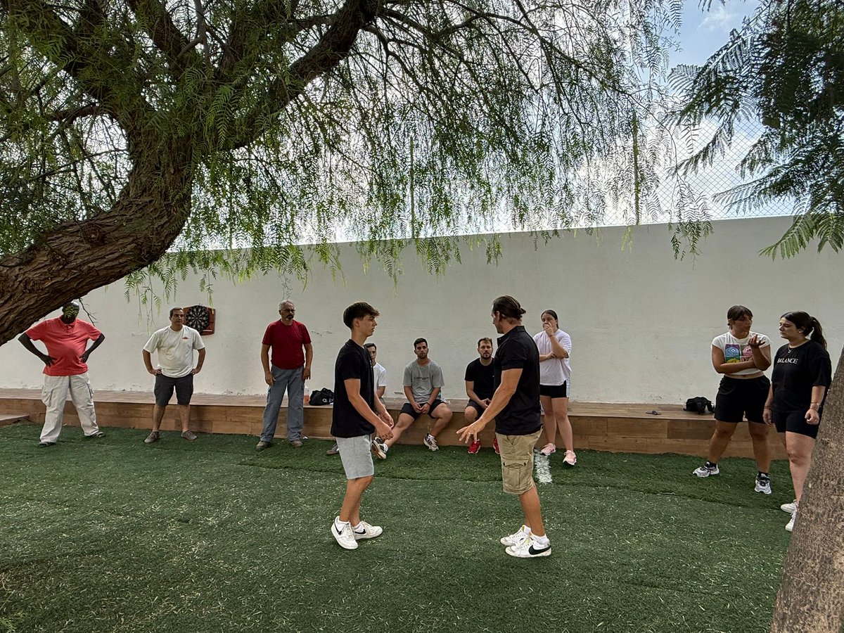aNOESSO's tweet photo. En #Noesso hemos realizado una formación intensiva en Medidas de Seguridad, trabajando las contenciones físicas y emocionales desde un enfoque restaurativo y de cuidado.
Gracias al equipo por su dedicación y por seguir creciendo juntos cada día. 💪🛡️❤️ https://t.co/Z9Nmc5A8x2