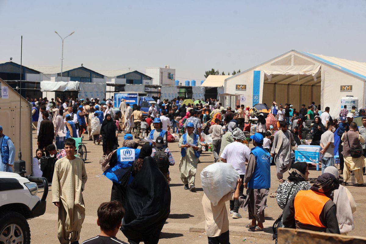 UN Special Representative for #Afghanistan calls for immediate international support for relief efforts amid staggering daily influx of returnees.
Statement (in English, Dari, Pashto): unama.unmissions.org/un-special-rep…