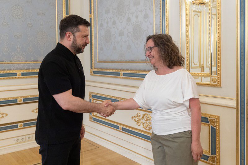 Tinganes's tweet image. FM Sirið Stenberg met with @ZelenskyyUa in Kyiv yesterday, pledging to donate fastgoing boats to Ukraine’s armed forces. This heroic fight is Europe’s test. Faroe Islands will stand with Ukraine for as long as it takes.