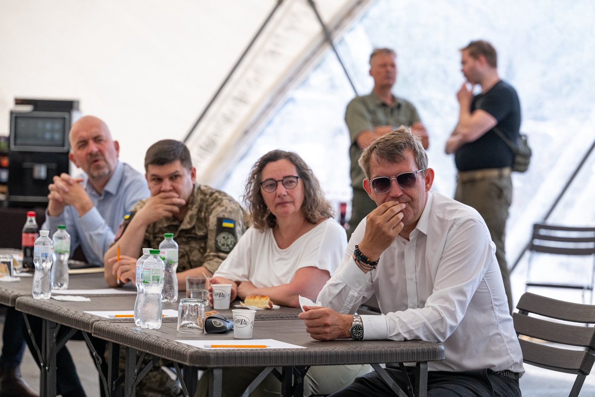 Tinganes's tweet image. FM Sirið Stenberg met with @ZelenskyyUa in Kyiv yesterday, pledging to donate fastgoing boats to Ukraine’s armed forces. This heroic fight is Europe’s test. Faroe Islands will stand with Ukraine for as long as it takes.