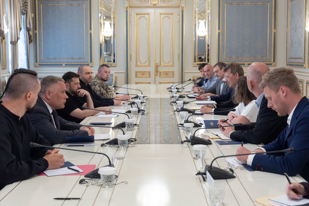 Tinganes's tweet image. FM Sirið Stenberg met with @ZelenskyyUa in Kyiv yesterday, pledging to donate fastgoing boats to Ukraine’s armed forces. This heroic fight is Europe’s test. Faroe Islands will stand with Ukraine for as long as it takes.