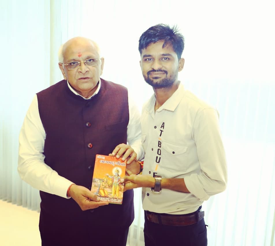 rohitkumarmali's tweet image. #ગુજરાત રાજ્ય ના મુખ્ય મંત્રી શ્રી @Bhupendrapbjp ને જન્મ દિવસ ની ખૂબ ખૂબ શુભેચ્છાઓ
મહાકાળ ને પ્રાથના કરું તેમને ઉત્તમ સ્વાસ્થ્ય, રાજ્ય ની જનતા માટે ઉત્તમ કાર્ય કરવાની શક્તિ અને દીર્ઘાયુ પ્રદાન કરે