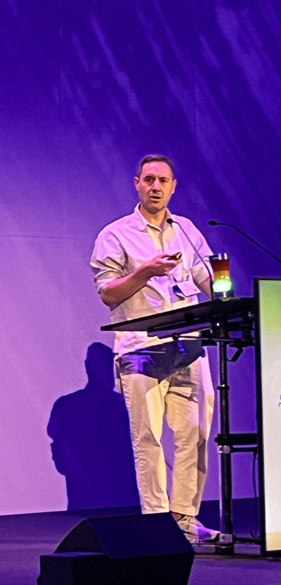 Sebastian Schornack (@dromius) on Twitter photo #2025ISMPMI <a href="/Tolga_Bzkrt/">Tolga Bozkurt</a> introduces the effector and immune processes occurring at Phytophthora haustoria. The helper NRC4 localises to haustoria and upon activation inserts itself into the extrahaustorial membrane forming punctuate foci.
It seems activated NLRs beep annoyingly. #2025ISMPMI <a href="/Tolga_Bzkrt/">Tolga Bozkurt</a> introduces the effector and immune processes occurring at Phytophthora haustoria. The helper NRC4 localises to haustoria and upon activation inserts itself into the extrahaustorial membrane forming punctuate foci.
It seems activated NLRs beep annoyingly.