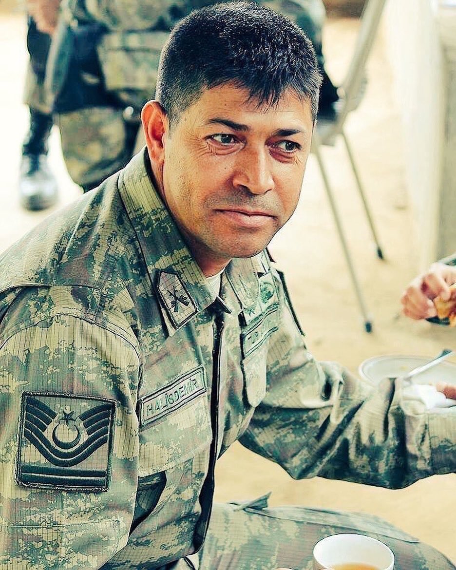 Kahramanlar ölmez. 

Kutlu tinin şad mekanın uçmağ olsun.
#ÖmerHalisdemir