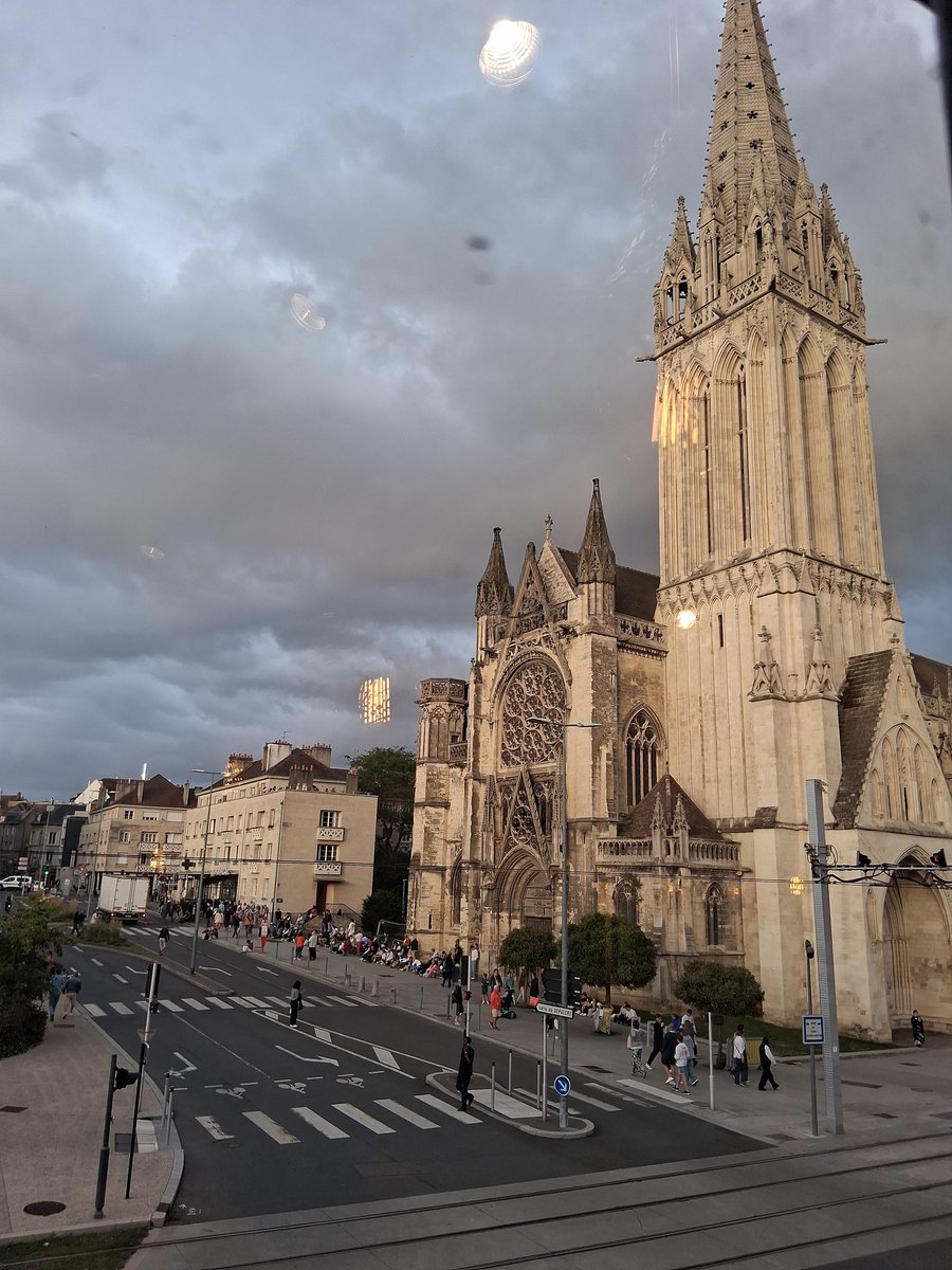 Bonjour tout le monde 👋
Passez une belle journée ✌️