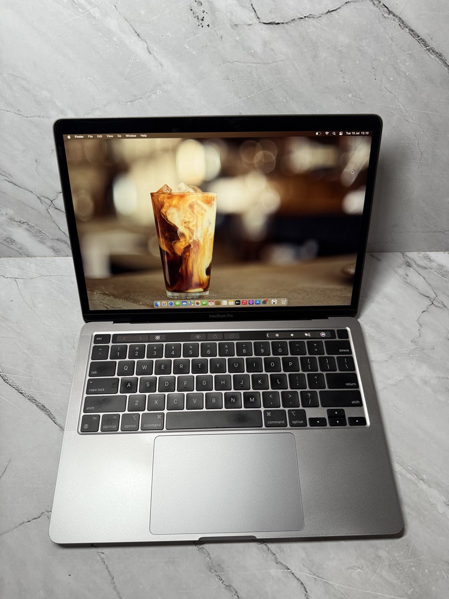 bhaguz_403's tweet image. Dijual MBP M2 nih murah aja! 😎
Permisi gaes mau jual MacBook Pro 13 inci M2. Spek 256/8 warna Space Gray. Kelengkapan unit + charger ya.
Bodi ada lecet dikit dan bekas stiker kecil aja kok.
Harga murah 11.8 juta bungkuus. Minat cuss DM ya. Bantu RT gaes thank you 🙏🏼